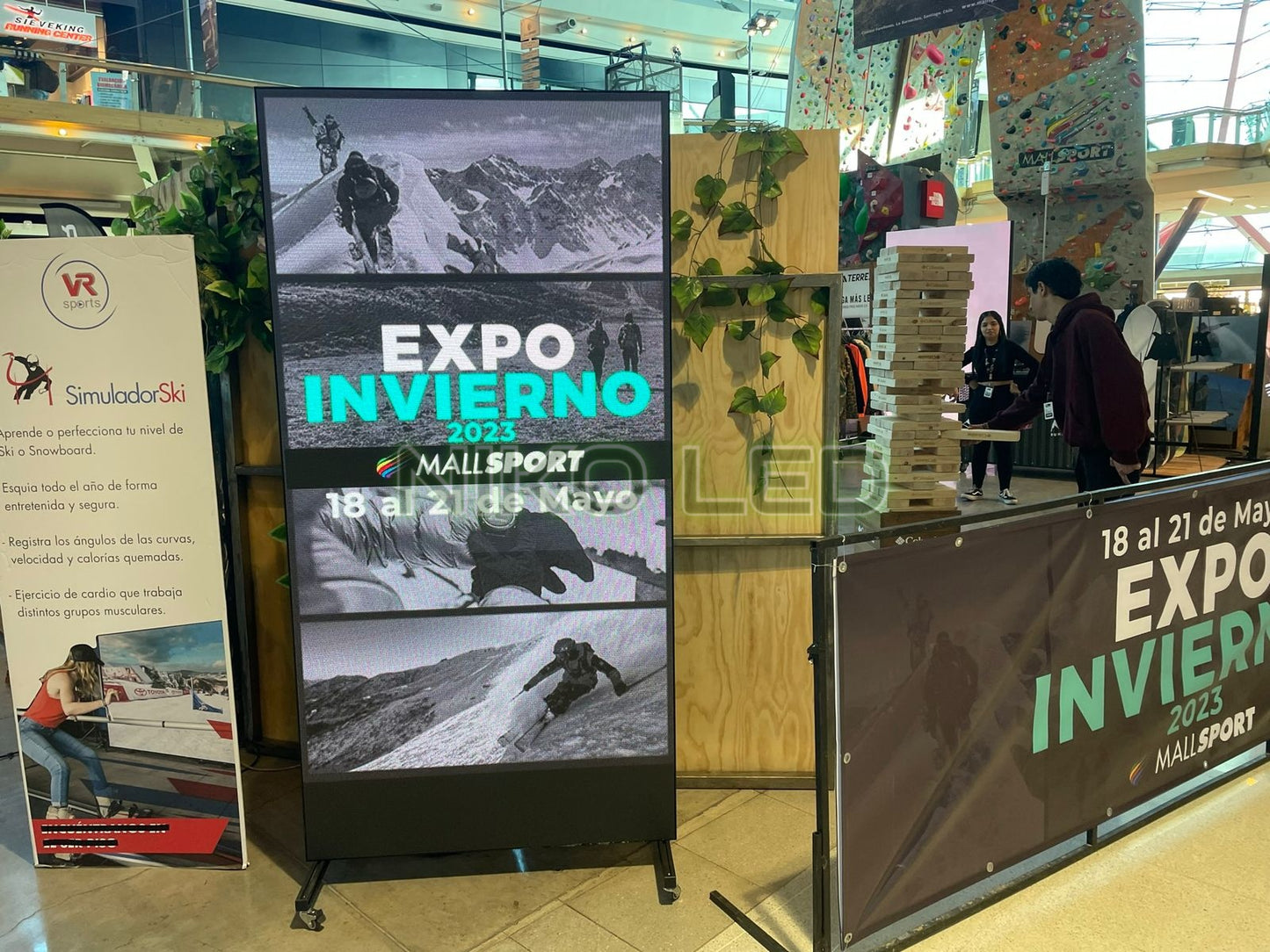 All-in-one Indoor LED Poster PLUS Display