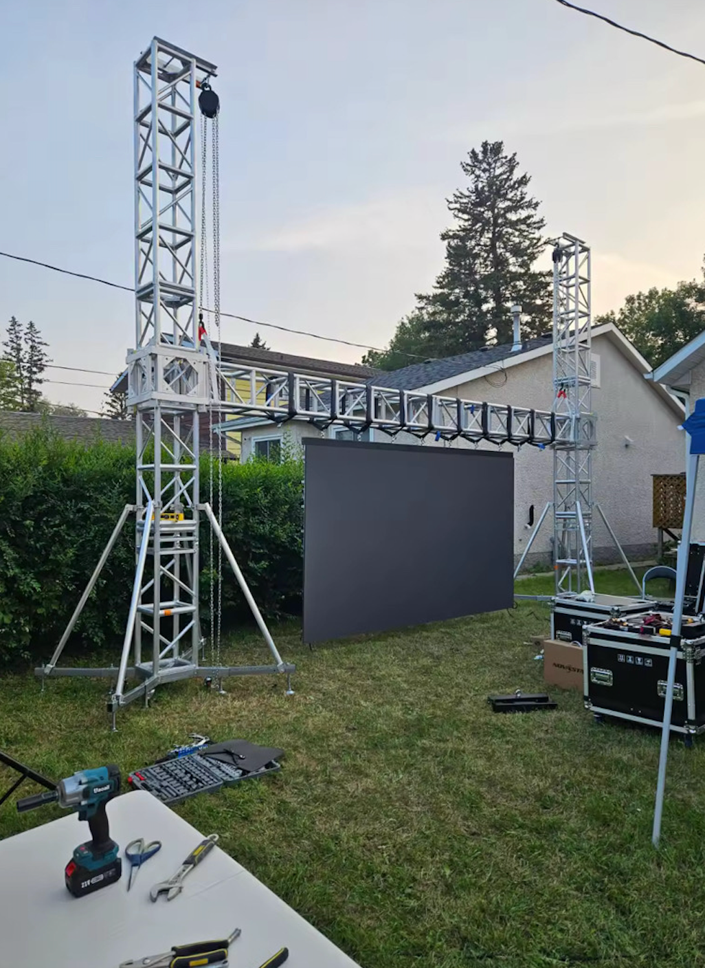 2.9 pich LED Advertising Screen, measurements length 196.85 x 78.74 high. Novastar processor. RENTAL